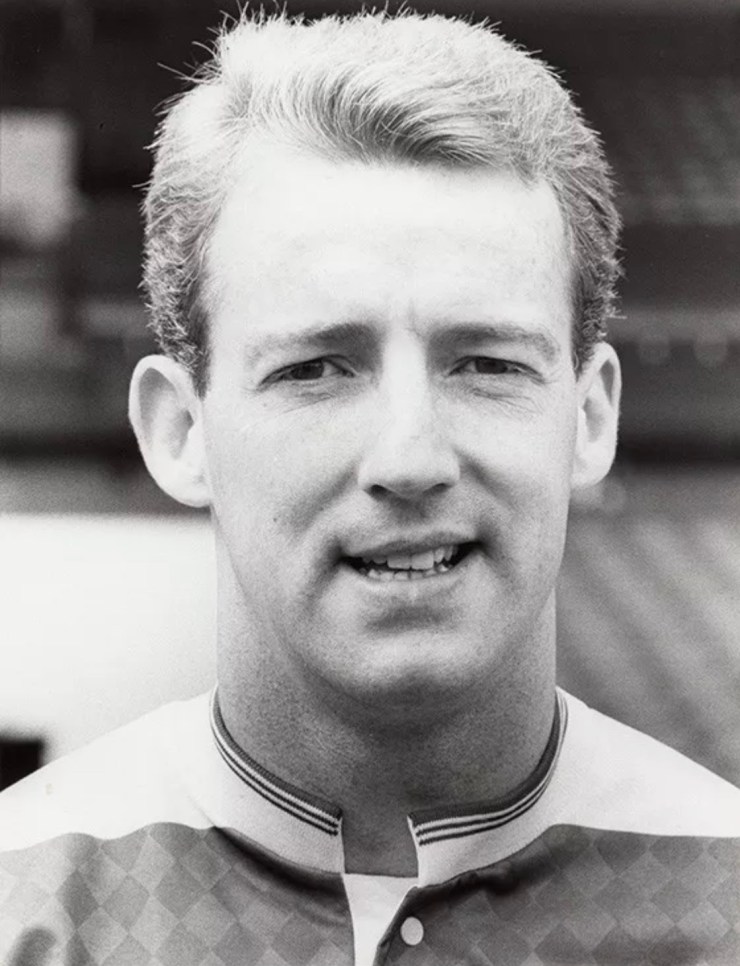 0537EC17-5F29-402F-A347-A2F630F70B0A